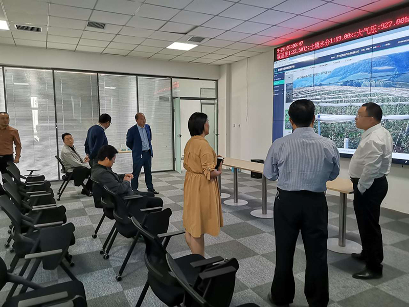 歐柯奇售后人員對洛陽客戶現代農業項目設備進行維護
