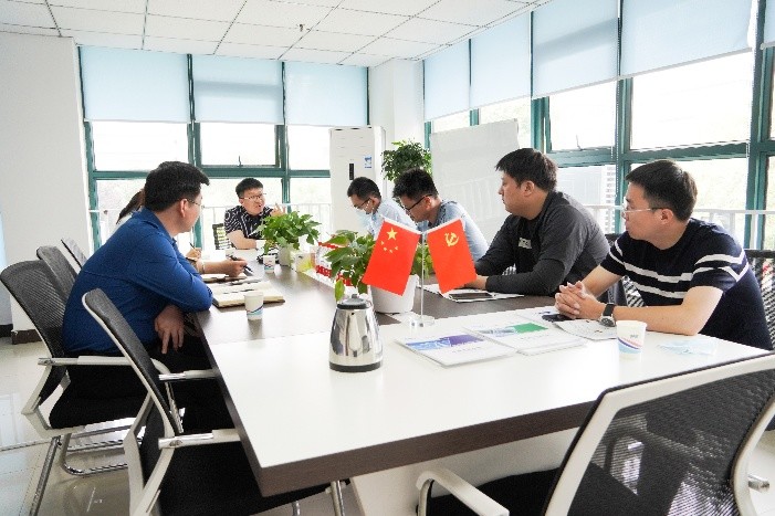 楓楊園區科技服務部呂亞飛一行蒞臨歐柯奇宣貫“專利微導航”