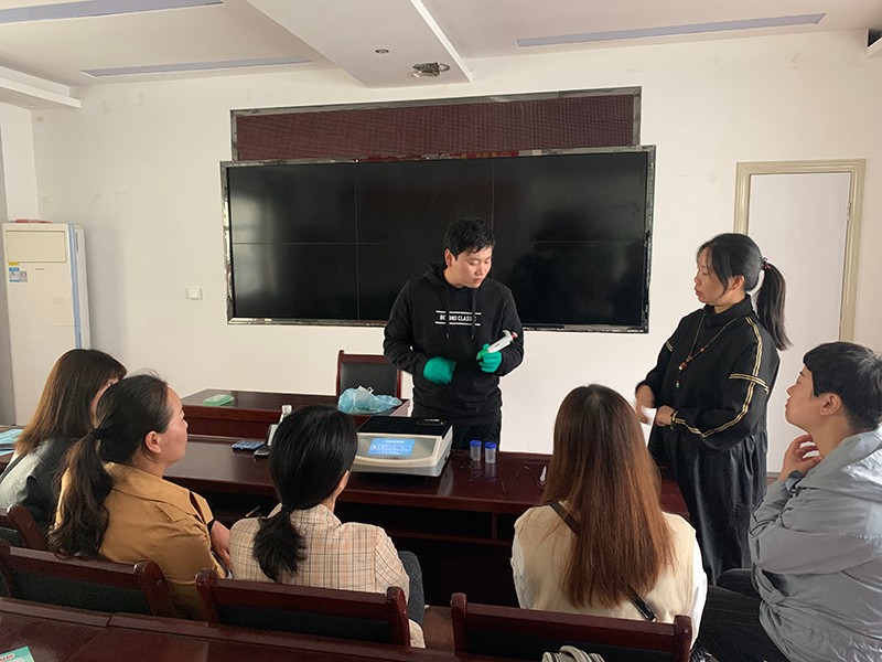 歐柯奇售后在漯河市某農技服務單位開展農殘速測儀技術培訓
